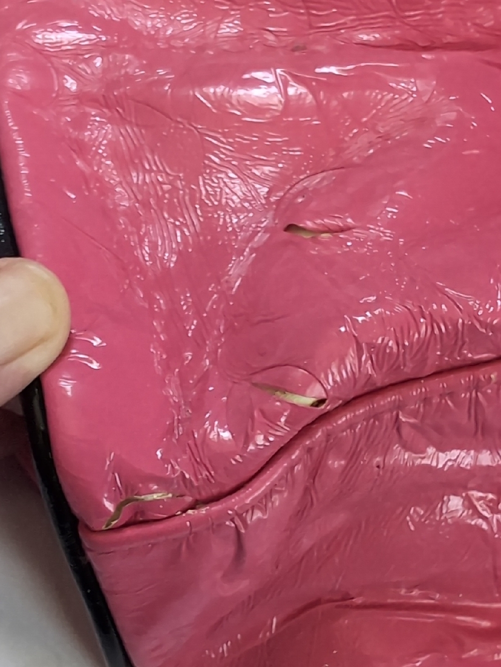 2006 Vintage PLAYBOY Pink Patent Shoulder Bag with Black Trim - Picture 3 of 8